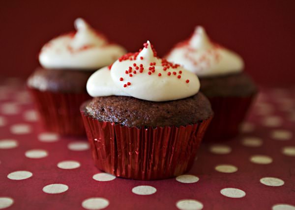red-velvet-cupcakes_23.jpg