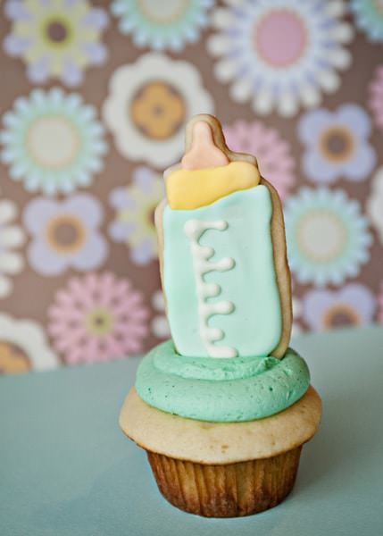 baby shower cupcakes