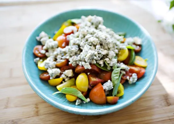 tomato basil and blue cheese salad