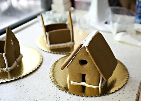 how to make a gingerbread house