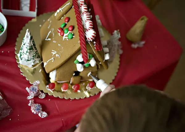 how to make a gingerbread house 