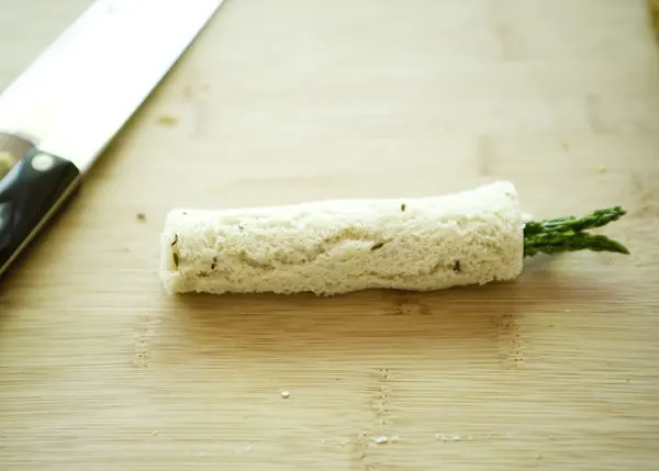 blue cheese and asparagus roll recipe