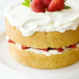 white chocolate strawberry cake