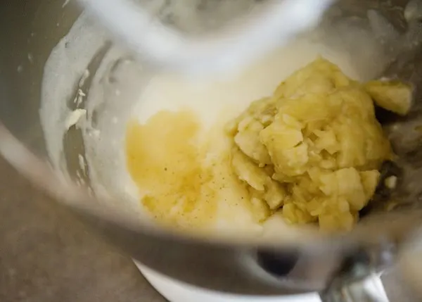 banana cake with vanilla bean frosting recipe
