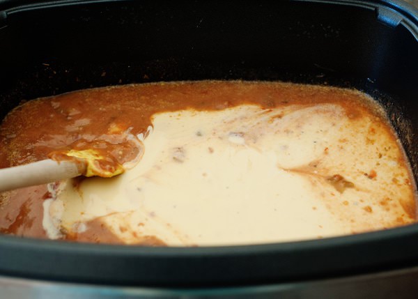 slow cooker bean and cheese queso recipe