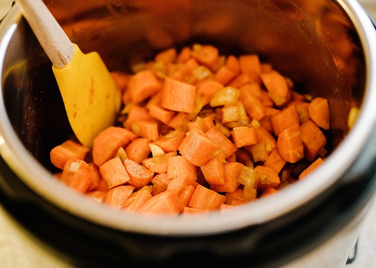 Instant Pot Carrot Curry Soup