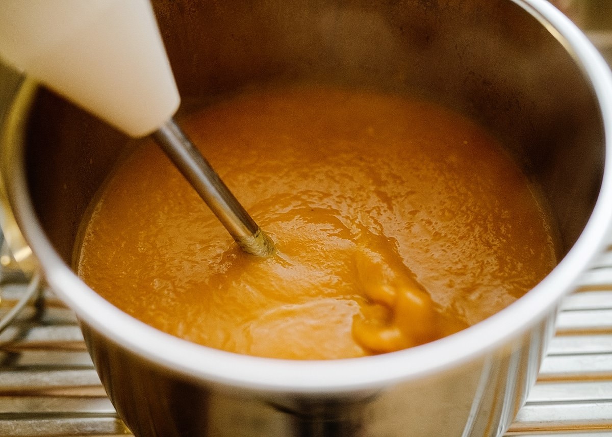 Instant Pot Carrot Curry Soup