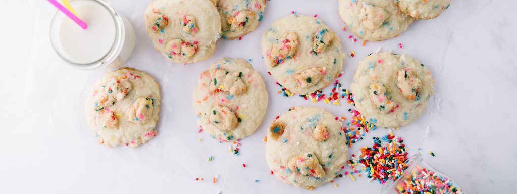 funfetti crumble cookies eith sprinkles