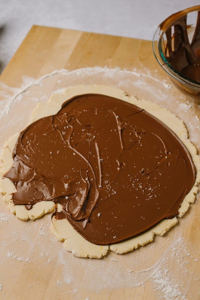 An image of the rolled out dough, topped with the chocolate cinnamon mixture.