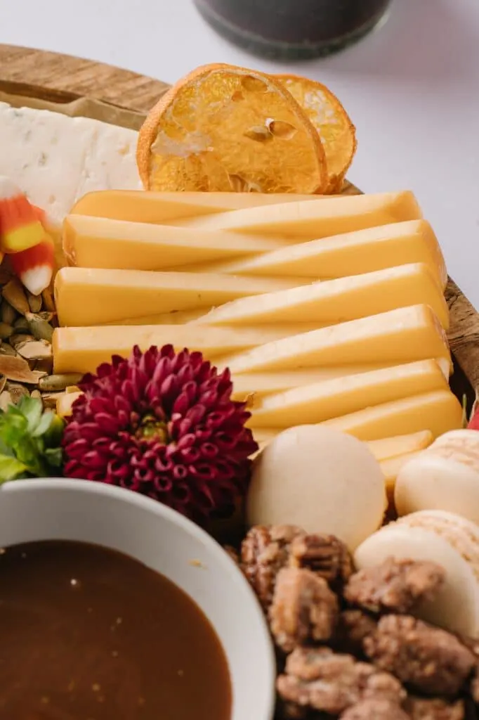 slices of Gouda cheese intertwined on a cheeseboard
