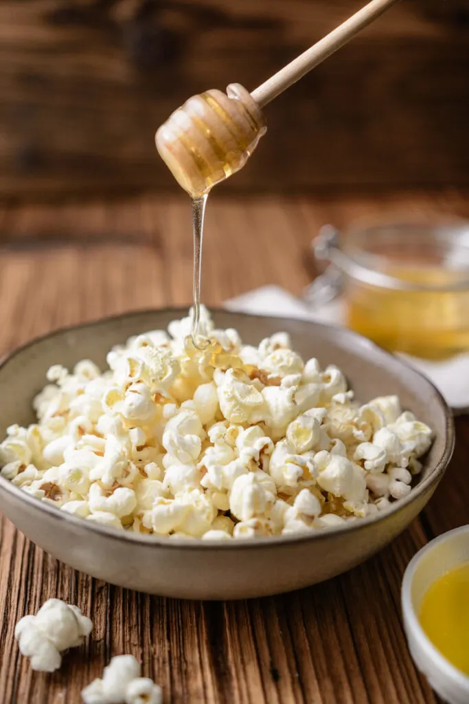 Stovetop Popcorn Recipe - The Gracious Wife