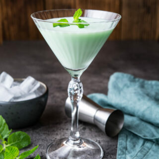 Delicious Grasshopper Cocktail Recipe featured image below