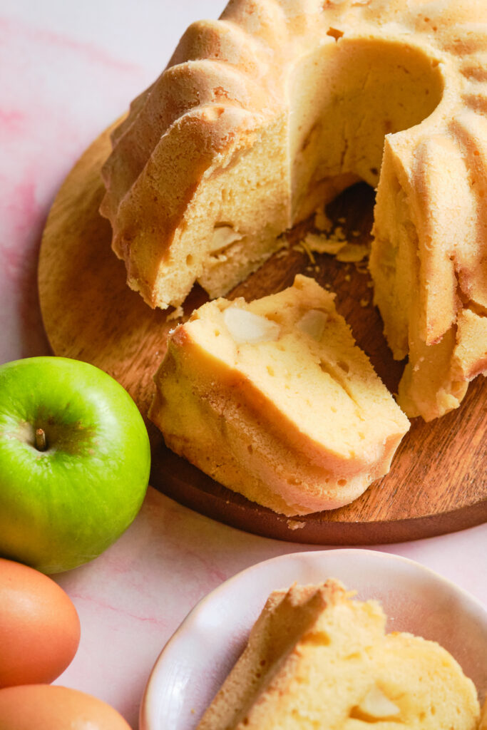 Delicious Jewish Apple Cake featured image above