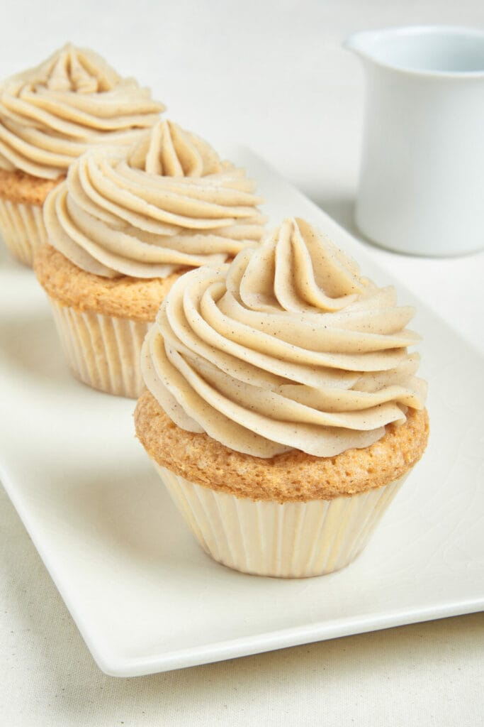Cinnamon Buttercream Frosting featured image focused shot