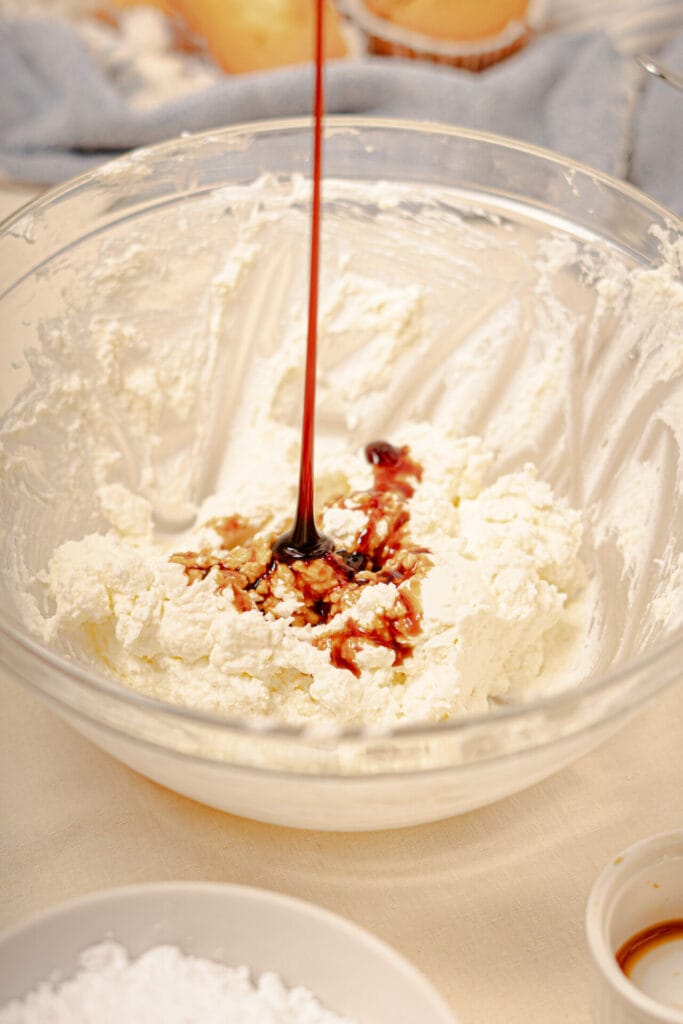 The Best Caramel Cream Cheese Frosting