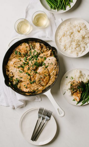 easy chicken dinner in skillet with rice and green beans on side with white wine