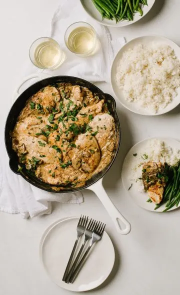 easy chicken dinner in skillet with rice and green beans on side with white wine